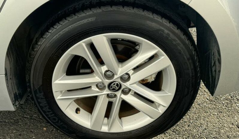 2022 Toyota Corolla Hatchback SE FWD full