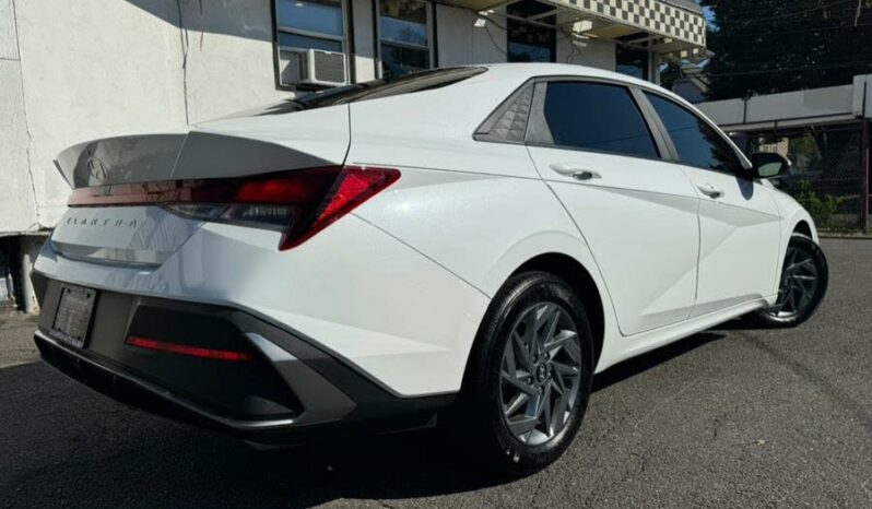 2024 Hyundai Elantra SEL FWD full