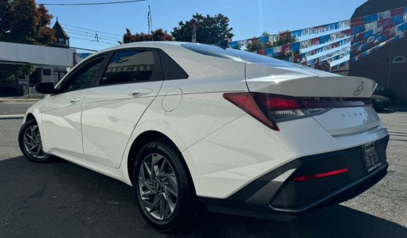 2024 Hyundai Elantra SEL FWD full