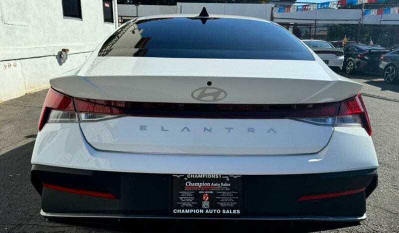 2024 Hyundai Elantra SEL FWD full