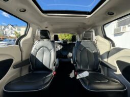 2022 Chrysler Pacifica Limited FWD full