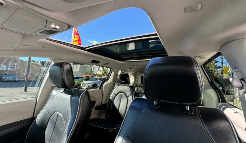 2022 Chrysler Pacifica Limited FWD full