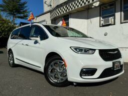 2022 Chrysler Pacifica Limited FWD