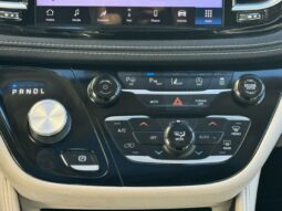 2022 Chrysler Pacifica Limited FWD full