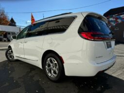 2022 Chrysler Pacifica Limited FWD full