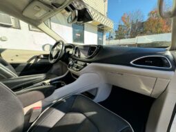 2022 Chrysler Pacifica Limited FWD full