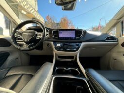 2022 Chrysler Pacifica Limited FWD full