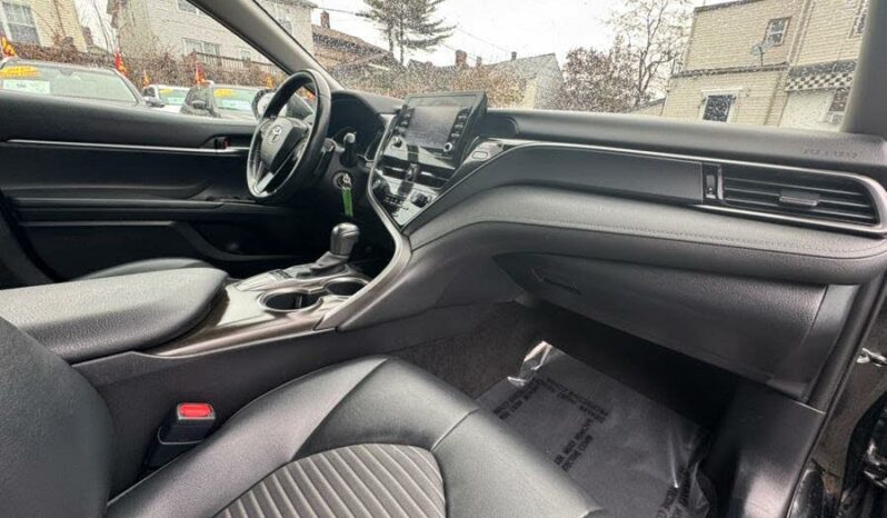 2022 Toyota Camry SE FWD full